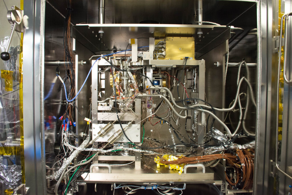 Mars Organic Molecule Analyzer (MOMA)
